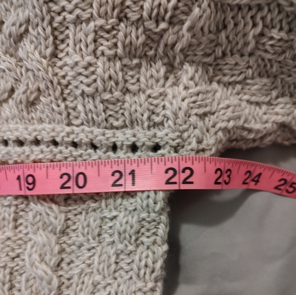 Beautiful Inis Crafts Irish Knit Cardigan - Picture 11 of 12